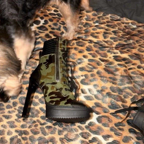 DKNY Steffi camouflage calf hair high heel platform lace zip boots Leather
Camo - Picture 6 of 15